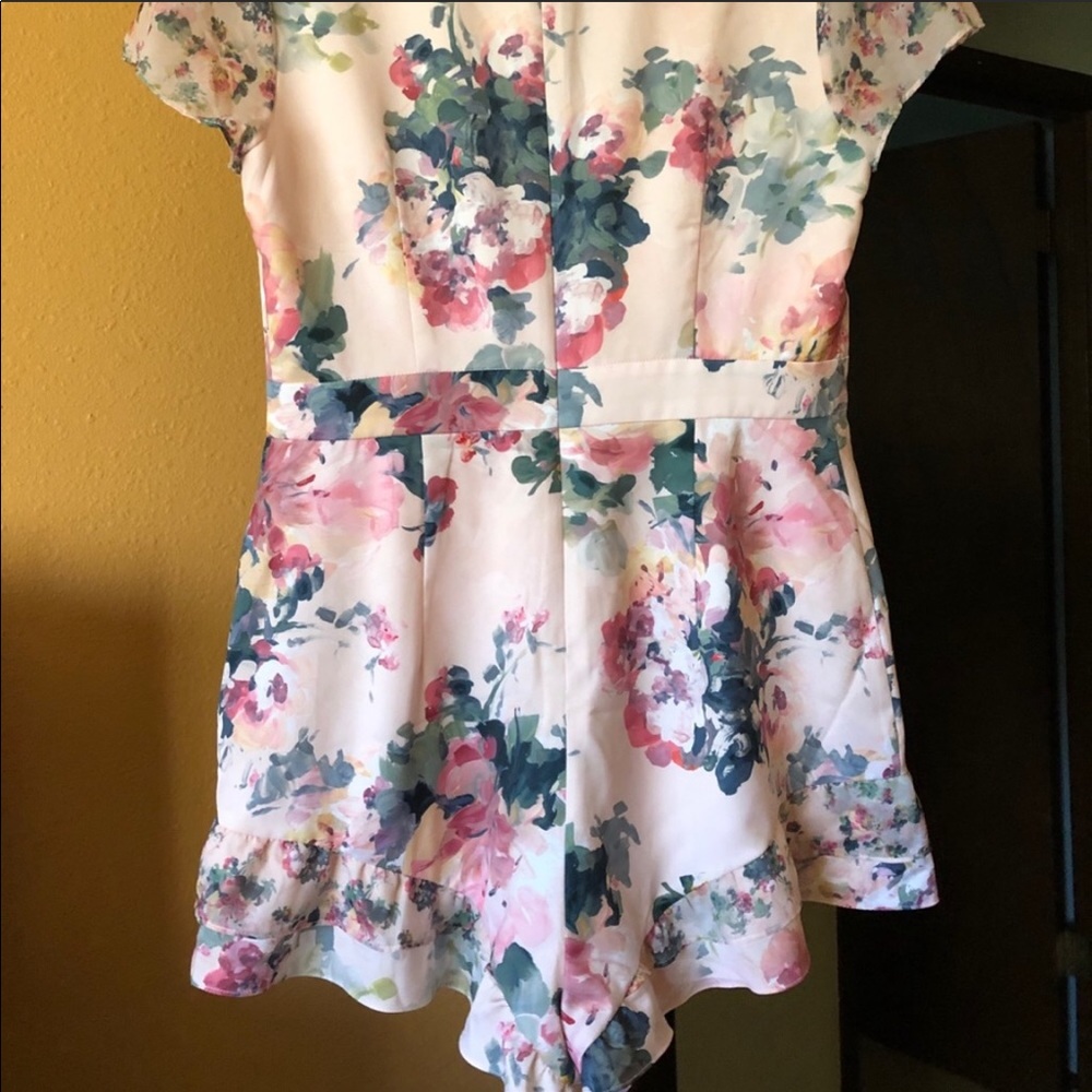 BEBE Pink Floral Romper NWT - Picture 7 of 7